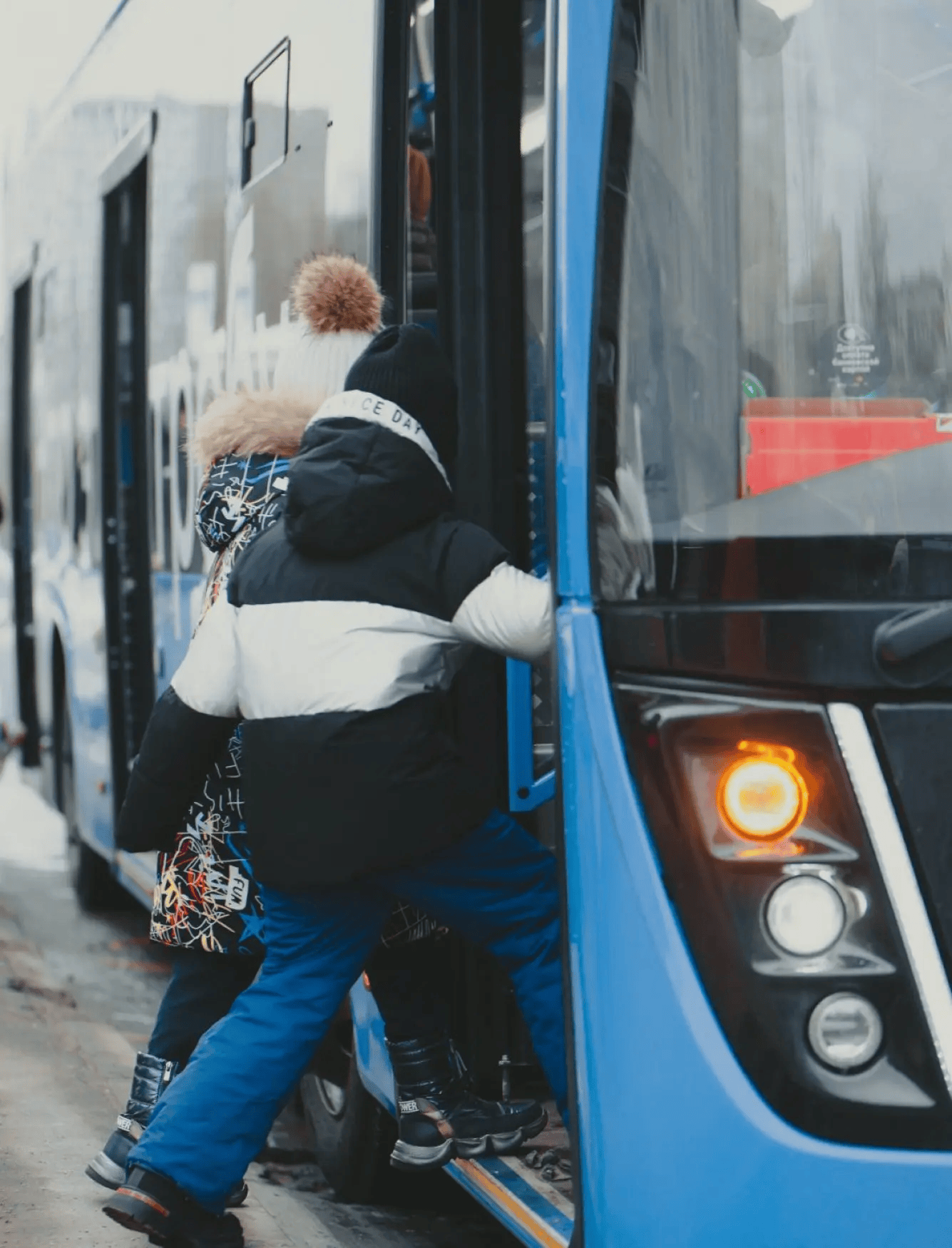 the-girls-enter-the-doors-of-a-blue-bus-that-has-arrived-at-the-bus-stop-e1656575414346-pr2ezsmmrawcmkiwtv7o9n2a7ydrrpmhfdv79k8qho